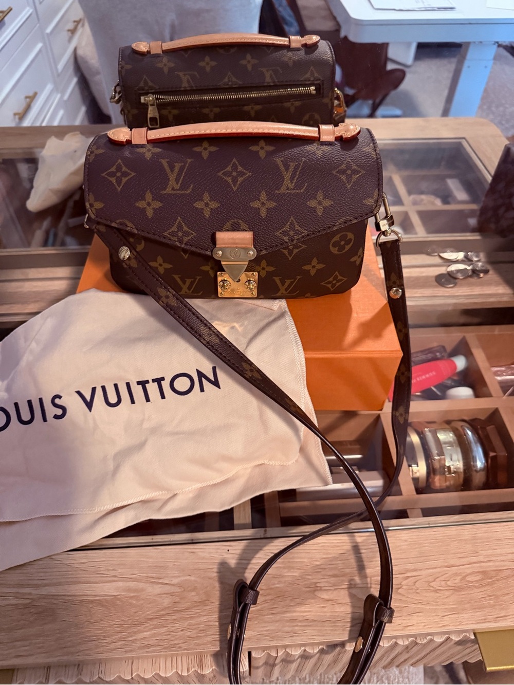 Louis Vuitton Pochette Métis East-West - Picture 7 of 9